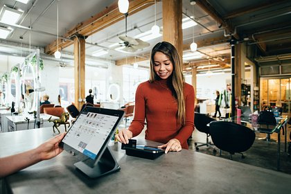 Доцент Лебединская: на кассе покупателей могут обмануть через двойное сканирование товара