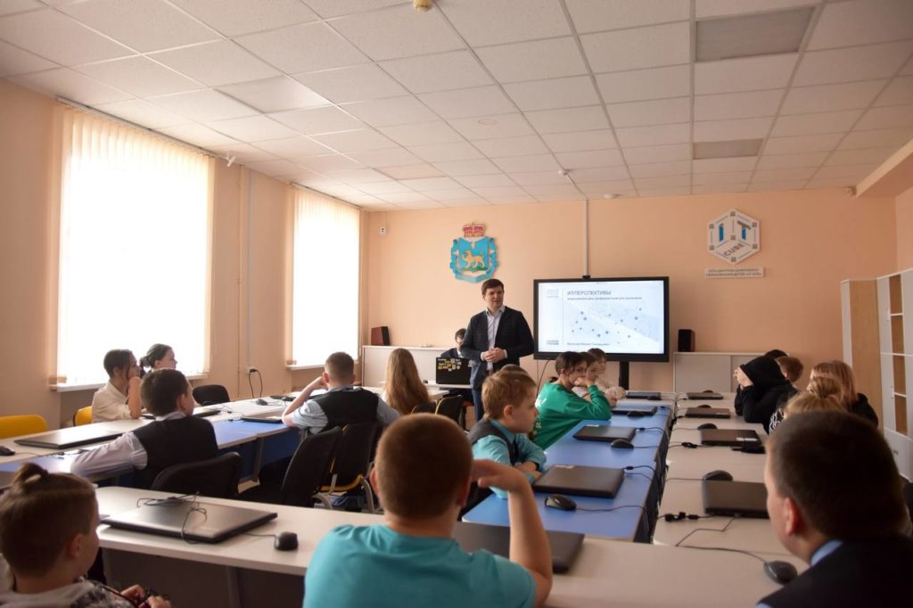 В Пскове прошел урок цифровой грамотности в рамках партийного проекта «Цифровая Россия».