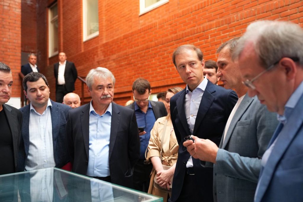 Денис Мантуров посетил инновационную площадку «МИЭТ»