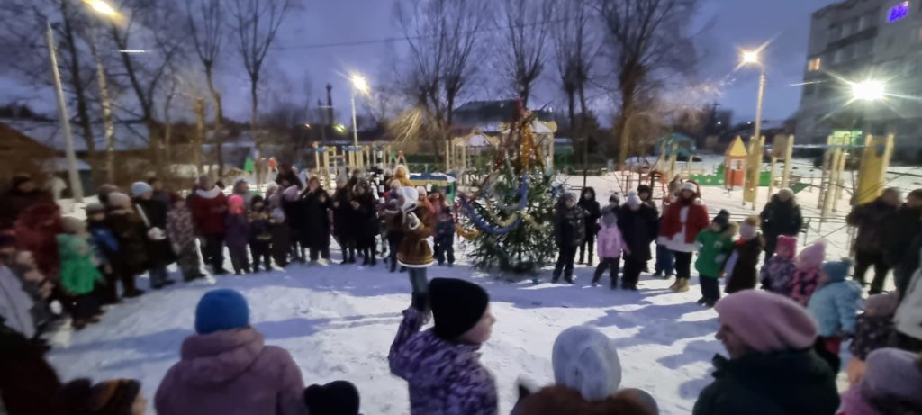 Новогодний праздник для детей в городе Великие Луки организовал Депутат великолукской городской Думы Сергей Федосеев!