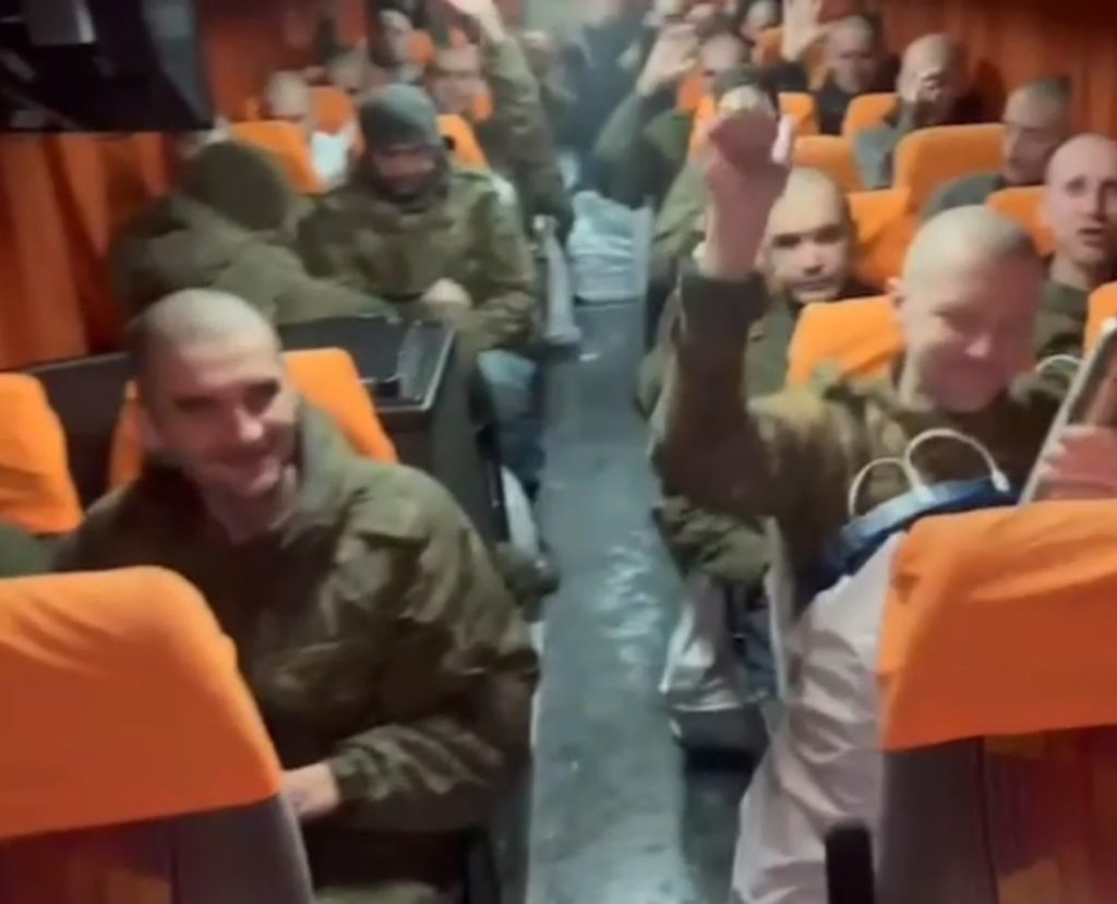 Сегодня с подконтрольной киевскому режиму территории благодаря нашим властям вернулись 248 российских военных