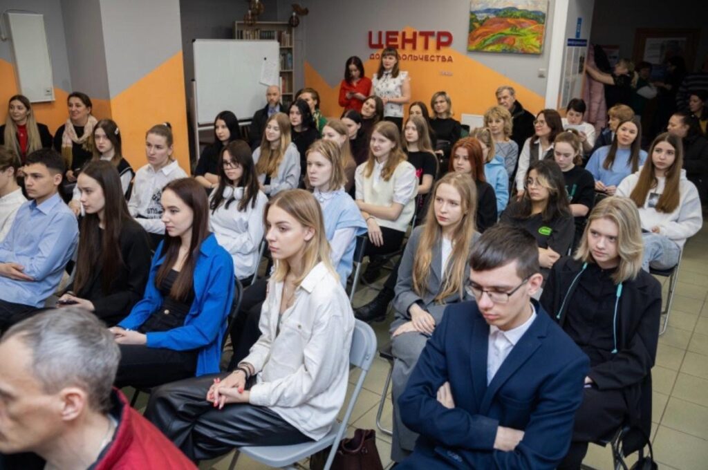 Команду Псковского медицинского колледжа наградили на участие в чемпионате по фоновой ходьбе «Человек идущий — 2023»