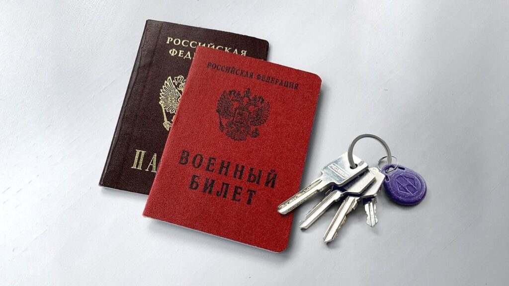 Иностранцы, получая российский паспорт, будут вставать на воинский учет