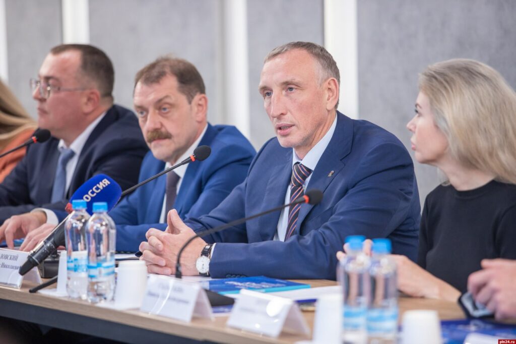 Депутат Госдумы из Великих Лук Александр Козловский: Дефицит кадров — это проблема с которой сталкиваются все