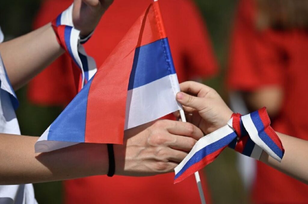 ВЦИОМ: 92% россиян важно гордиться своей страной