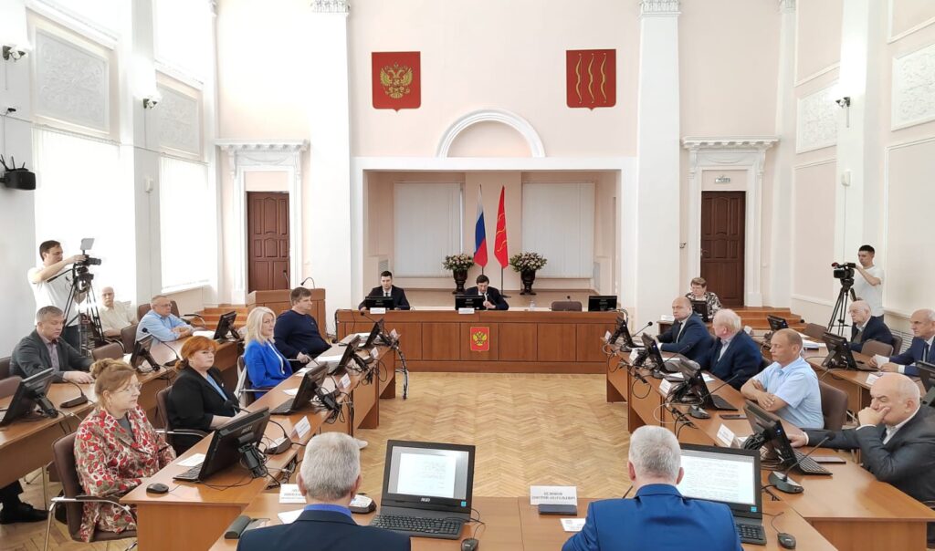 В Великих Луках скорректировали Устав города