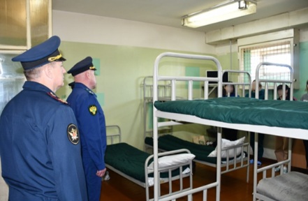 В Великих Луках проверили содержание осужденных
