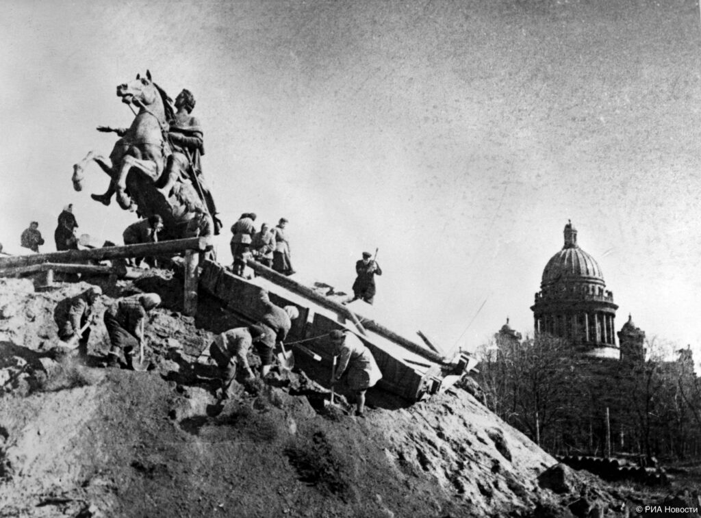 8 сентября 1941 года началась блокада Ленинграда. Она длилась 872 дня