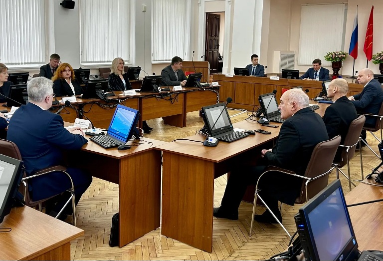 Глава Великих Лук Николай Козловский прокомментировал заседание городской Думы