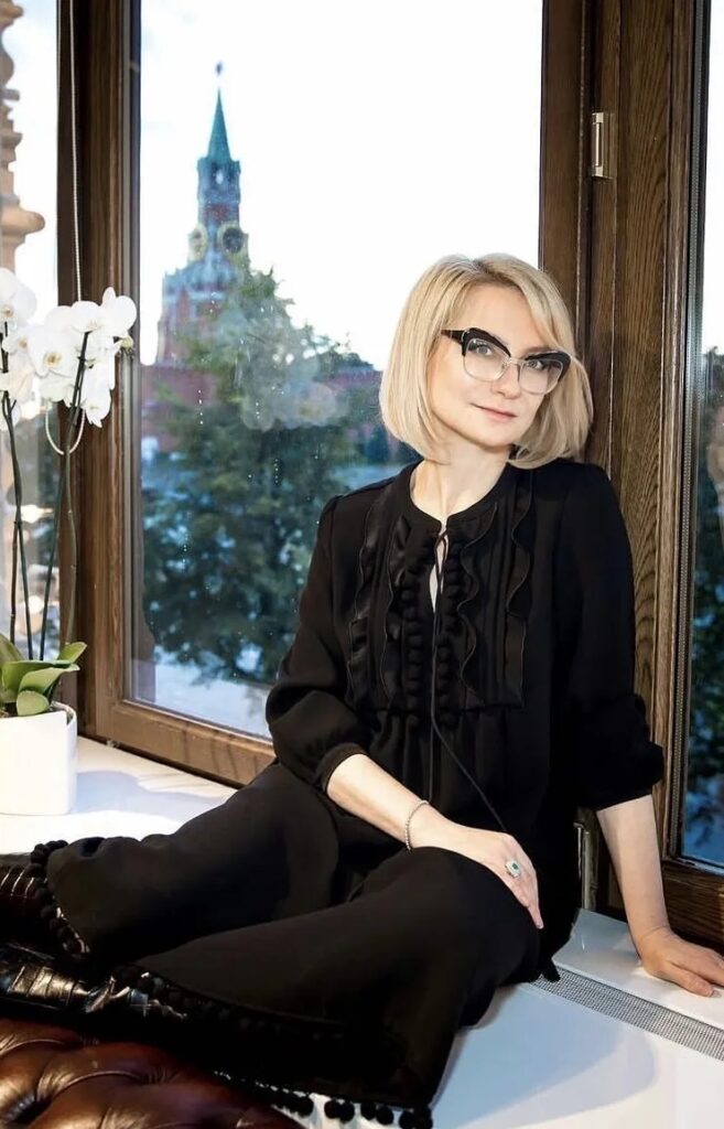Эвелина Хромченко рассказала, как получила роль Миранды Пристли в русском дубляже фильма «Дьявол носит Prada»