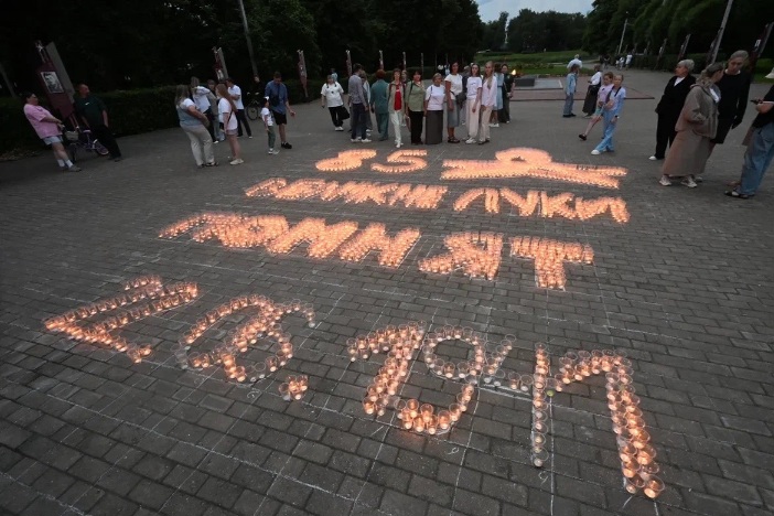 В Великих Луках прошла акция памяти «Огненные картины»