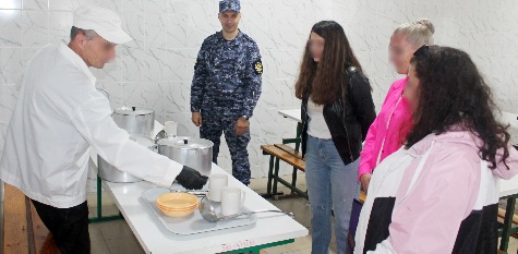 В Псковской области родственников осужденных пустили в колонию