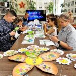 Сотрудники Псковской колонии отметили День семьи, любви и верности творческим мастер-классом