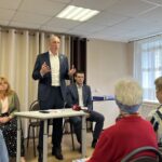Александр Козловский встретился с жителями Дома ветеранов на улице Щорса в Великих Луках