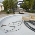 В Великих Луках завершают благоустройство сквера, заявил местный депутат Дмитрий Белюков