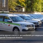 Михаил Ведерников вручил торжественно передал автомобили медучреждениям