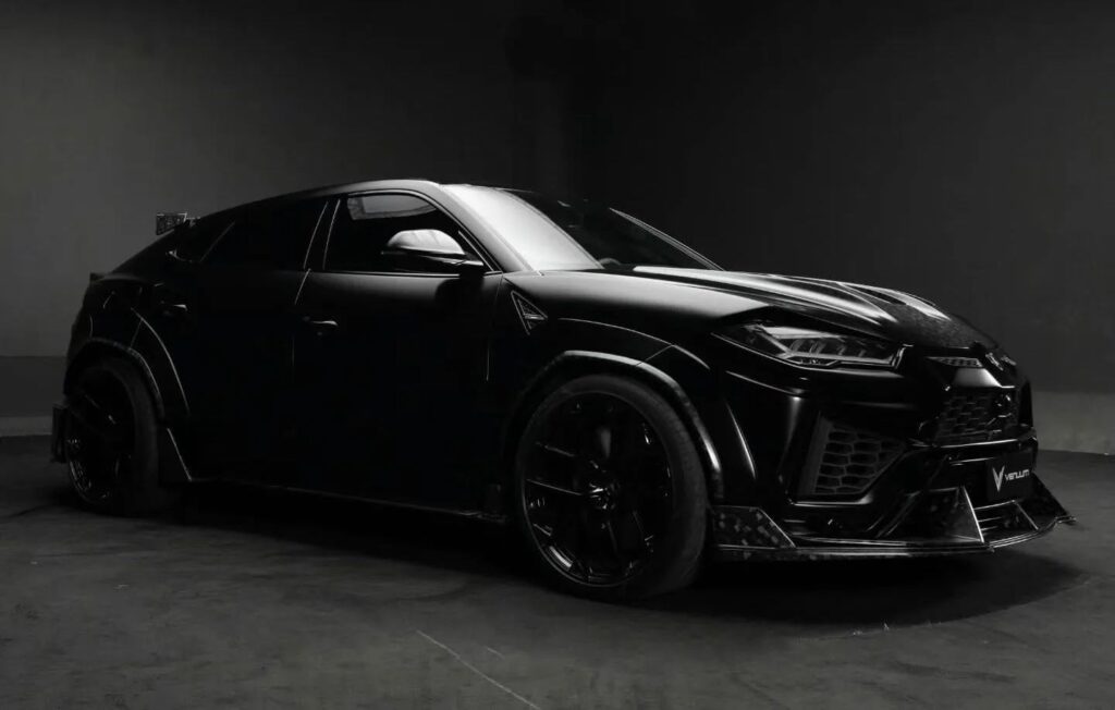 Дубайское ателье Venuum превратили  Lamborghini Urus  в «Бэтмобиль»
