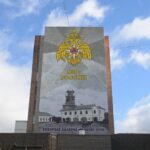 В Великих Луках открыли мурал, посвящённый сотрудникам МЧС России