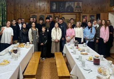 В Великих Луках совершили молодёжную ночную Литургию, посвящённую молитве о воинах СВО